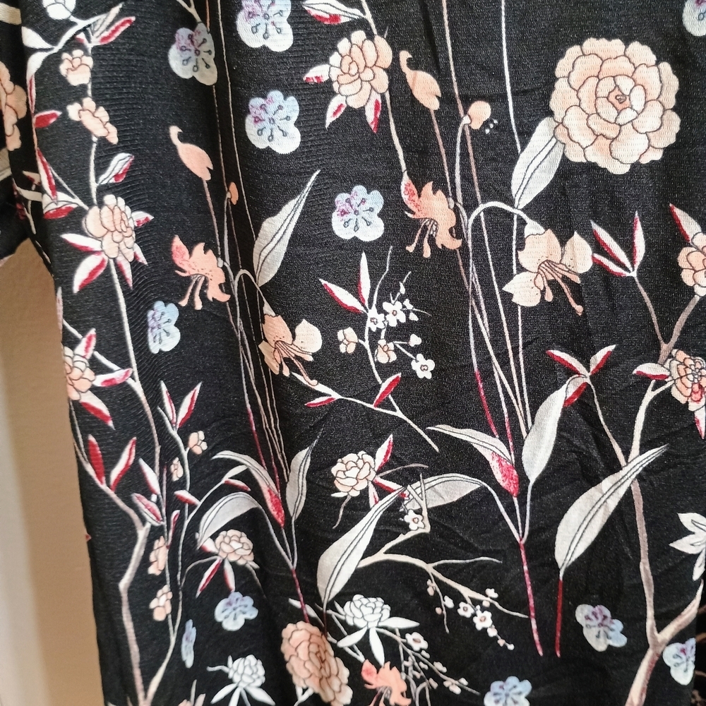 Chic Black Floral Women's Blouse - Picture 3 of 8